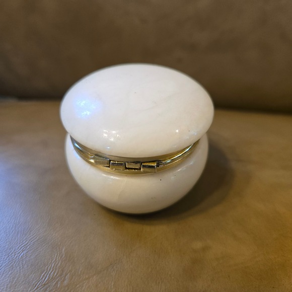 VTG Alabaster Trinket Box 2"‎ Round Gold Hinge Vanity Decor Collectible Keepsake - Picture 4 of 8